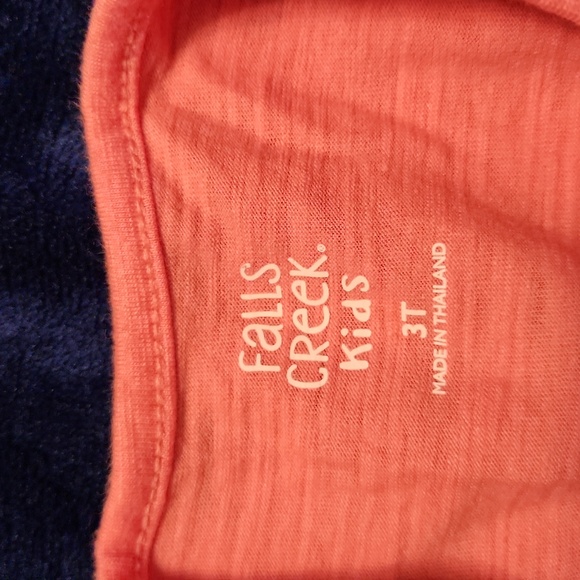 Size 3T shirt, free with any bundle. - Picture 3 of 3